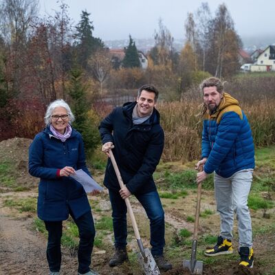 Planerin Anne Wendl, Bürgermeister Rudolf J. Teplitzky, Projektleiter Bernhard Gohlke, Heinz Sielmann Stiftung beim Spatenstich